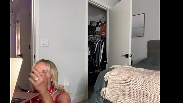 Snapshot of ElenaErickson chatting on July 2026 02:05:17 AM ElenaErickson online show from July 2026 02:05:17 AM