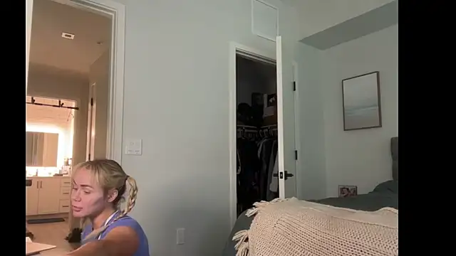 Snapshot of ElenaErickson chatting on July 2026 01:36:01 AM ElenaErickson online show from July 2026 01:36:01 AM