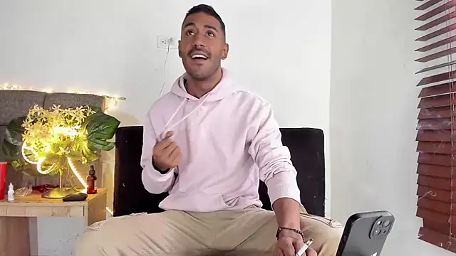 Snapshot of tom_colinn chatting on September 2025 04:56:02 PM tom colinn online show from September 2025 04:56:02 PM