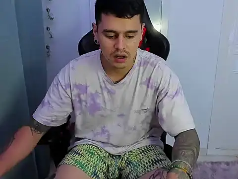 Snapshot of E_Moon chatting on October 2025 03:47:01 AM E Moon online show from October 2025 03:47:01 AM