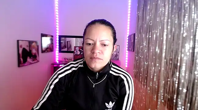 Cristal w online show from March 2025 04:23:01 PM