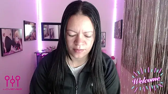 Cristal w online show from September 2025 01:45:02 PM