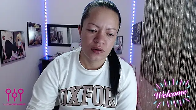 Cristal w online show from October 2025 01:32:02 PM