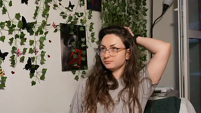 NaughtYHomemadE online show from September 2025 02:17:02 PM