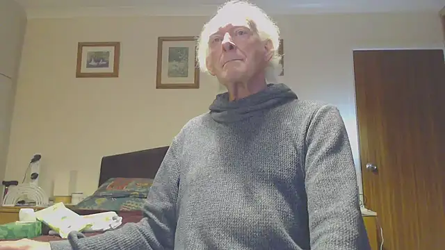 Snapshot of WaverlyKernow chatting on December 2024 03:32:01 PM WaverlyKernow online show from December 2024 03:32:01 PM