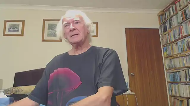 Snapshot of WaverlyKernow chatting on January 2025 02:19:02 PM WaverlyKernow online show from January 2025 02:19:02 PM