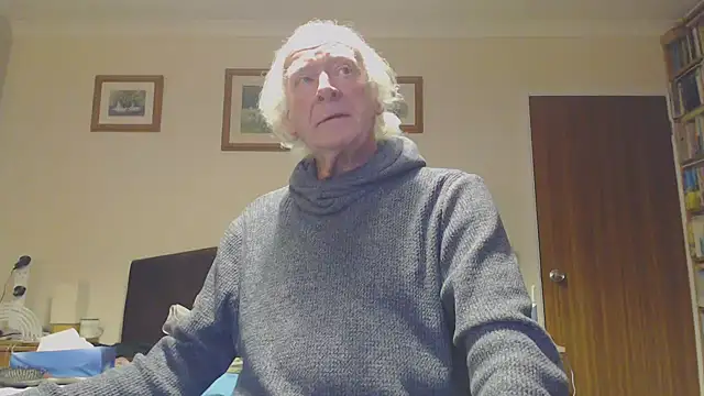 Snapshot of WaverlyKernow chatting on January 2025 09:51:01 PM WaverlyKernow online show from January 2025 09:51:01 PM