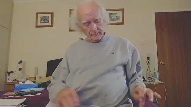 Snapshot of WaverlyKernow chatting on January 2025 02:59:02 PM WaverlyKernow online show from January 2025 02:59:02 PM