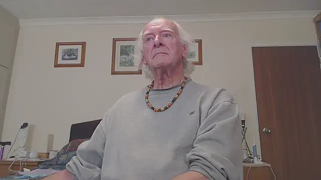 Snapshot of WaverlyKernow chatting on March 2025 02:15:02 PM WaverlyKernow online show from March 2025 02:15:02 PM