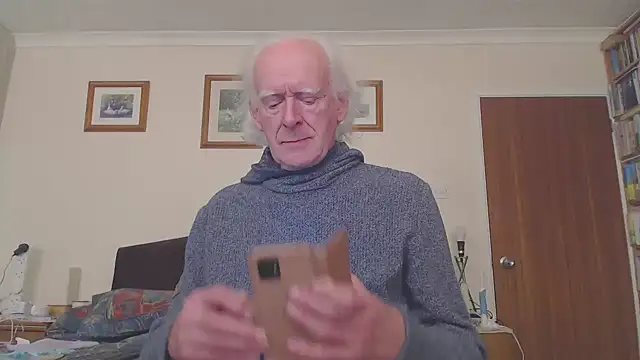 Snapshot of WaverlyKernow chatting on March 2025 03:48:02 PM WaverlyKernow online show from March 2025 03:48:02 PM