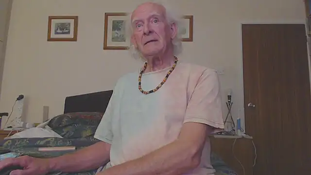 Snapshot of WaverlyKernow chatting on March 2025 04:43:02 PM WaverlyKernow online show from March 2025 04:43:02 PM