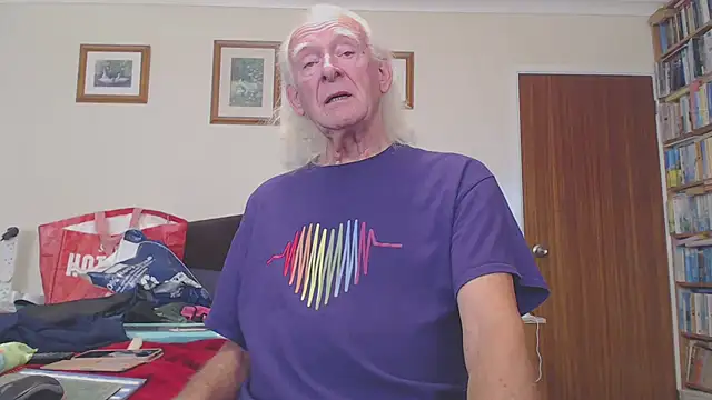 Snapshot of WaverlyKernow chatting on September 2025 01:49:01 PM WaverlyKernow online show from September 2025 01:49:01 PM