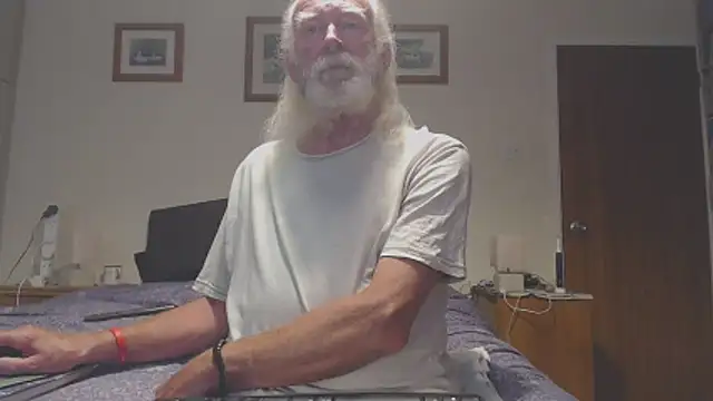 Snapshot of WaverlyKernow chatting on June 2026 11:25:02 AM WaverlyKernow online show from June 2026 11:25:02 AM