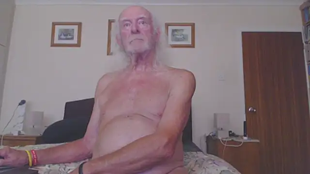 Snapshot of WaverlyKernow chatting on June 2026 09:47:01 AM WaverlyKernow online show from June 2026 09:47:01 AM