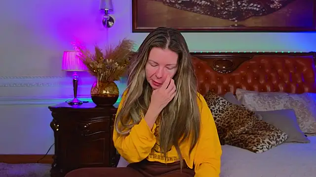 Real Tini online show from December 2025 06:19:02 AM