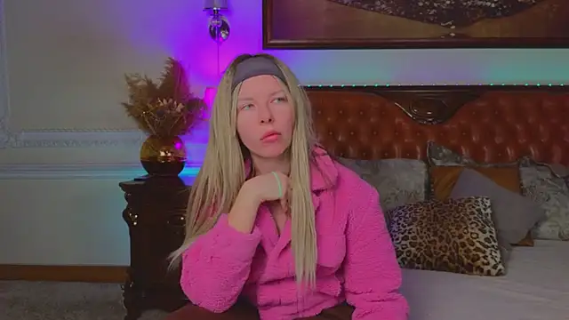 Real Tini online show from February 2026 06:17:01 AM