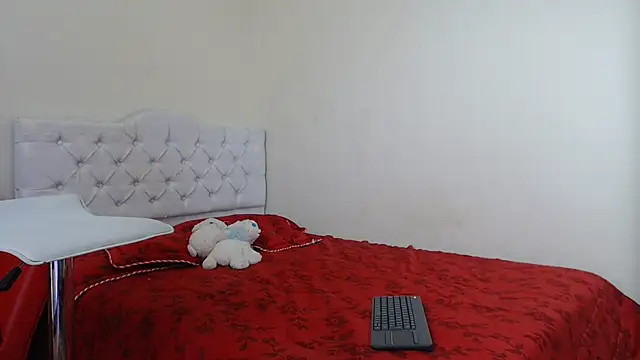 luna hoott online show from March 2025 07:49:01 PM