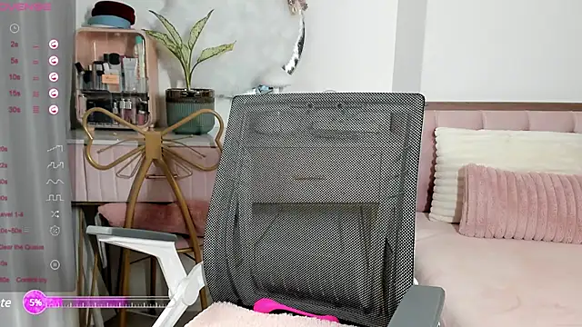  Joliie  online show from February 2025 04:54:01 PM