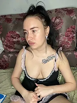 Snapshot of Roxana_Bell chatting on April 2026 06:25:01 PM Roxana Bell online show from April 2026 06:25:01 PM