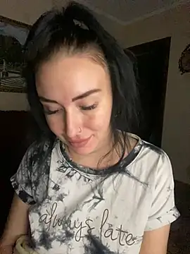 Snapshot of Roxana_Bell chatting on June 2026 06:35:02 PM Roxana Bell online show from June 2026 06:35:02 PM