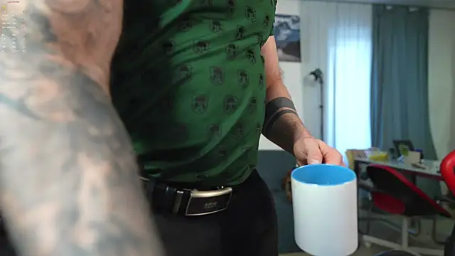 Snapshot of danielkraigforu chatting on April 2026 03:28:01 PM danielkraigforu online show from April 2026 03:28:01 PM