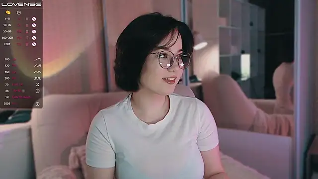 LissaLarsson  online show from December 2024 05:11:01 PM