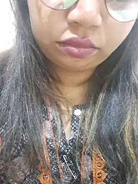 Snapshot of Ravina_patil1 chatting on February 2025 07:31:02 PM Ravina patil1 online show from February 2025 07:31:02 PM