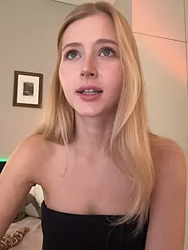 LunaRase online show from March 2026 09:21:02 AM