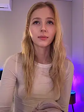 LunaRase online show from April 2026 07:45:01 AM