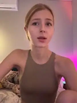 LunaRase online show from April 2026 05:32:02 AM