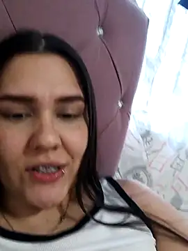 Snapshot of Ariakris chatting on December 2025 09:31:02 PM Ariakris online show from December 2025 09:31:02 PM