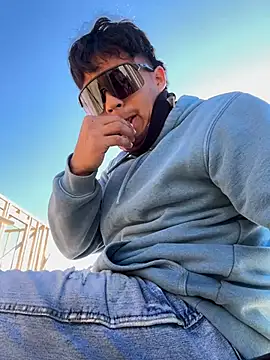 carlozxyz337 online show from December 2024 07:51:01 PM