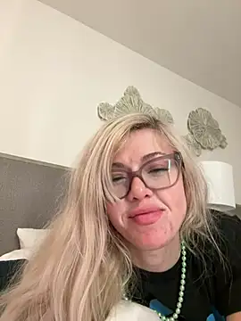 Snapshot of propertyofdaddy chatting on March 2025 04:19:01 AM propertyofdaddy online show from March 2025 04:19:01 AM