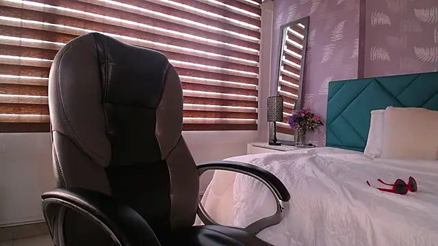 Moony 14 online show from March 2025 08:14:02 PM