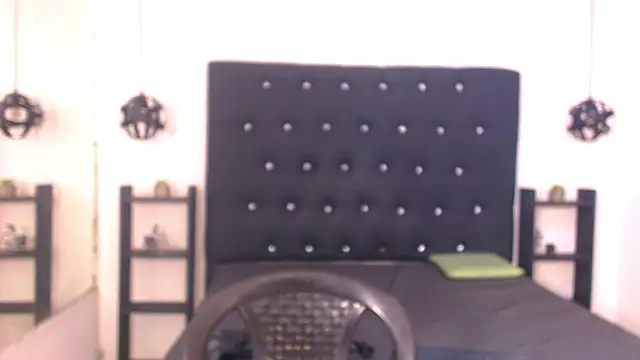 Mels  online show from April 2026 07:06:01 PM