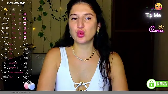 Snapshot of Alianna_Solo_Kisses chatting on May 2026 11:28:01 AM Alianna Solo Kisses online show from May 2026 11:28:01 AM