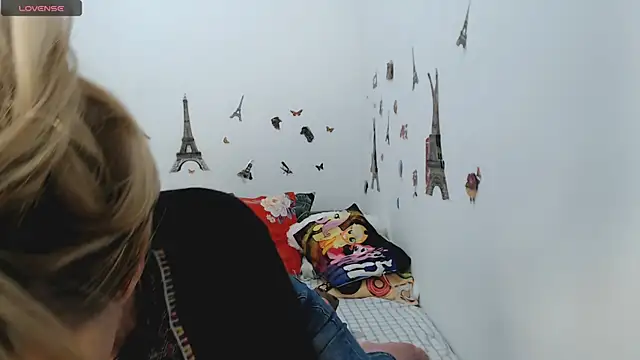 Snapshot of hotmilf4uxxx chatting on October 2025 10:07:01 AM hotmilf4uxxx online show from October 2025 10:07:01 AM