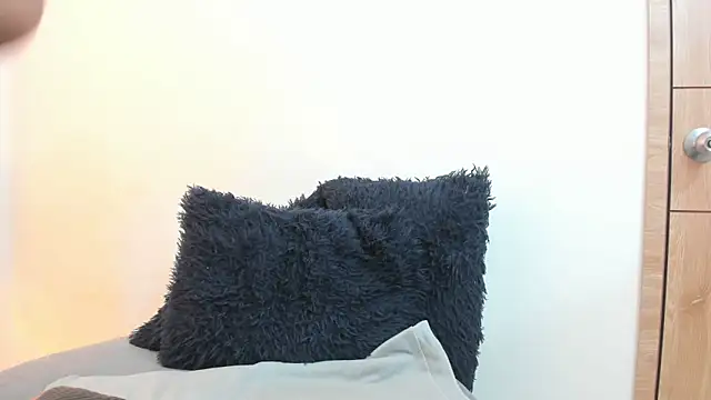 Lizzie Williams  online show from December 2025 03:35:02 AM