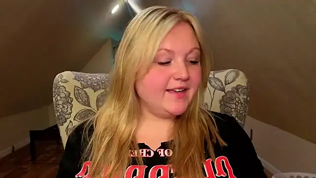 Snapshot of PhatAssBlond chatting on May 2026 09:23:02 PM PhatAssBlond online show from May 2026 09:23:02 PM