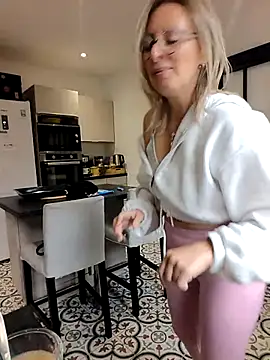 Jade Emeraud online show from December 2025 01:15:01 PM