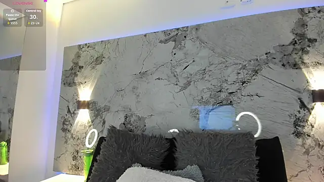 LIZ HOLMES online show from October 2025 10:22:02 AM