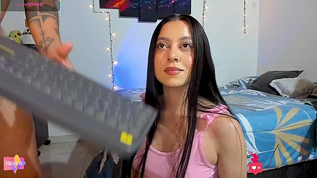 Snapshot of ethan_chloeee chatting on February 2026 04:11:01 AM ethan chloeee online show from February 2026 04:11:01 AM