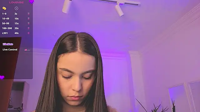 Snapshot of Aleejaa__ chatting on April 2026 11:24:01 AM Aleejaa online show from April 2026 11:24:01 AM