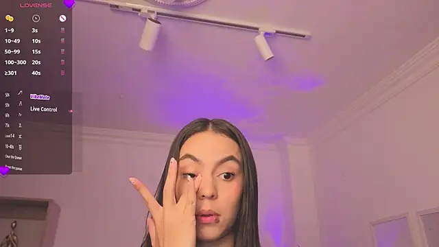 Snapshot of Aleejaa__ chatting on April 2026 11:24:01 AM Aleejaa online show from April 2026 11:24:01 AM