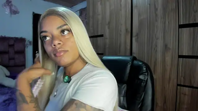 ladyrd1 online show from April 2026 12:47:01 AM