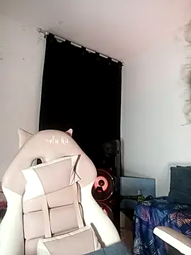 lovely kitt online show from November 2025 12:33:01 AM