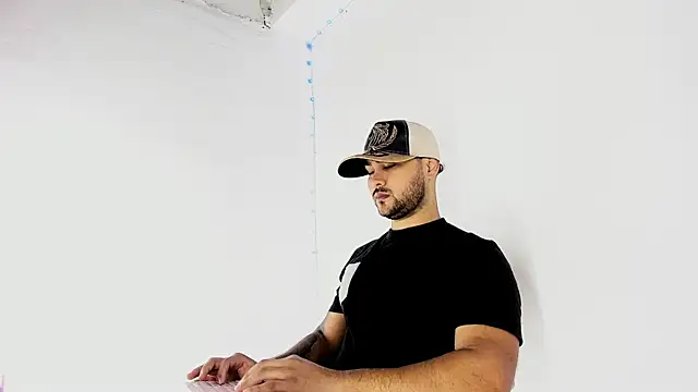 Snapshot of Sebas-hott chatting on September 2025 09:47:02 PM Sebas-hott online show from September 2025 09:47:02 PM