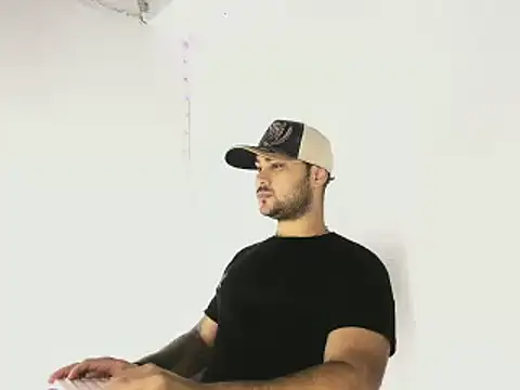 Snapshot of Sebas-hott chatting on October 2025 10:07:02 PM Sebas-hott online show from October 2025 10:07:02 PM