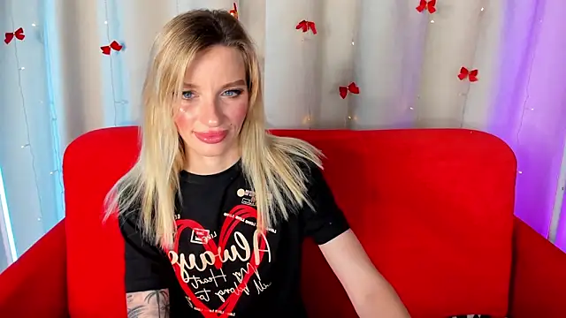Snapshot of AlinaLovelyX chatting on June 2026 03:25:01 AM AlinaLovelyX online show from June 2026 03:25:01 AM