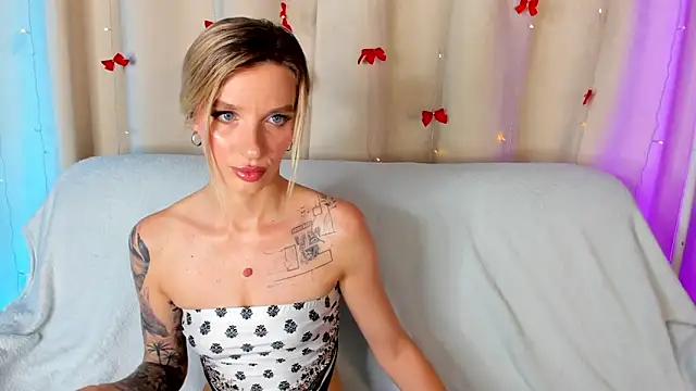 Snapshot of AlinaLovelyX chatting on June 2026 01:22:01 AM AlinaLovelyX online show from June 2026 01:22:01 AM